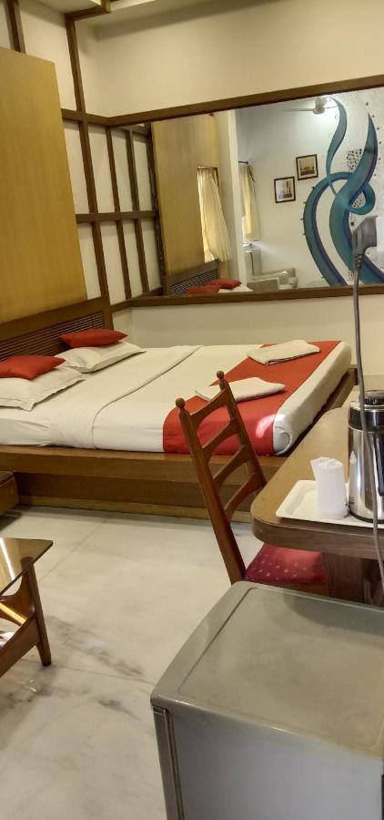 Hotel Aston Калькутта Экстерьер фото