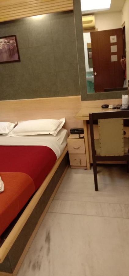 Hotel Aston Калькутта Экстерьер фото